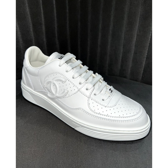 Chanel 23A White Calfskin Leather CC Logo Tie Flat Runner Trainer Sneaker 40.5 - Picture 3 of 12